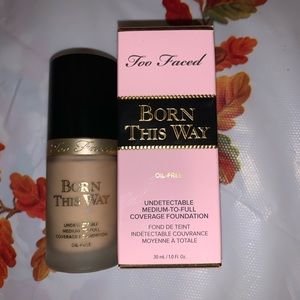 Too Faced Born this way Foundation